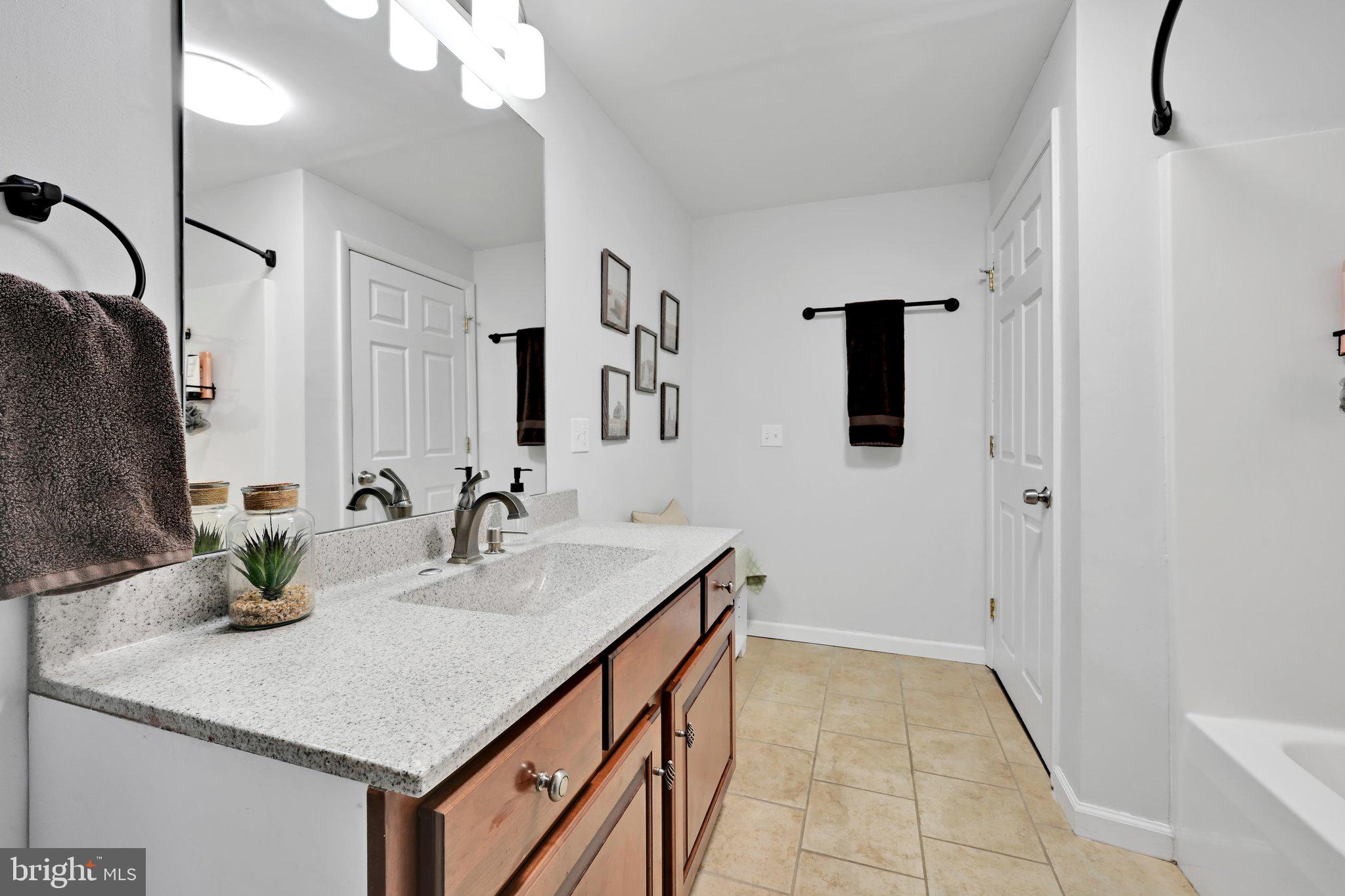 403 West 28th Division Highway Lititz, PA 17543 - Photo 20 of 36