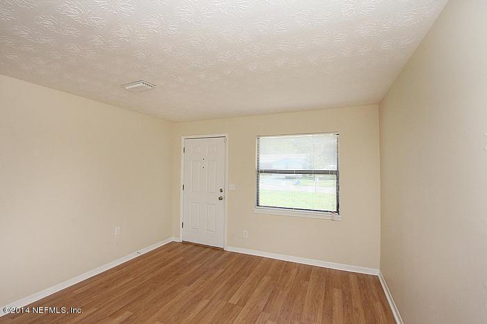 5004 Foxboro Road Jacksonville, FL 32208 - Photo 3 of 10 livingroom_700