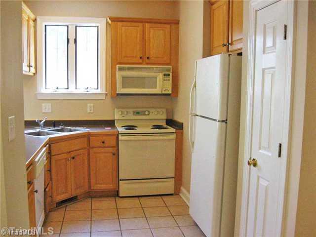 325 Boone Road, Unit B Eden, NC 27288 - Photo 3 of 10 Kitchen.