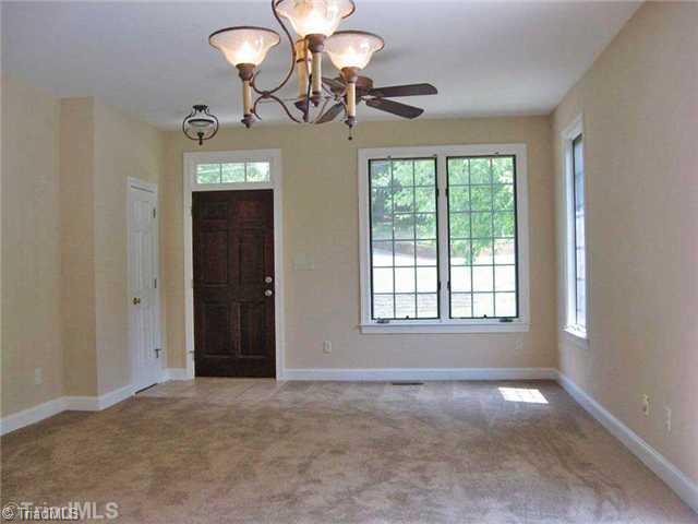 325 Boone Road, Unit B Eden, NC 27288 - Photo 4 of 10 Living Room.