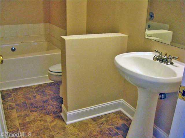 325 Boone Road, Unit B Eden, NC 27288 - Photo 7 of 10 Bath.