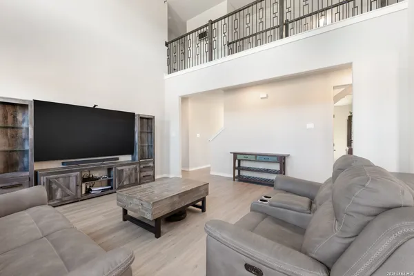 $514,000 | 229 Jereth Crossing, Castroville, TX 78009