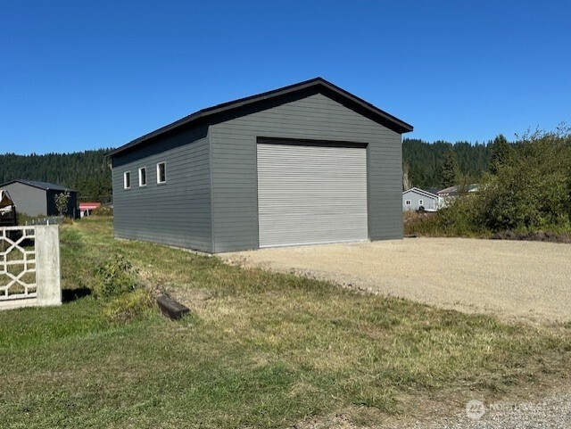 521 3 Lakes Road Cle Elum, WA 98922 - Photo 1 of 9 a front view of a house with a yard