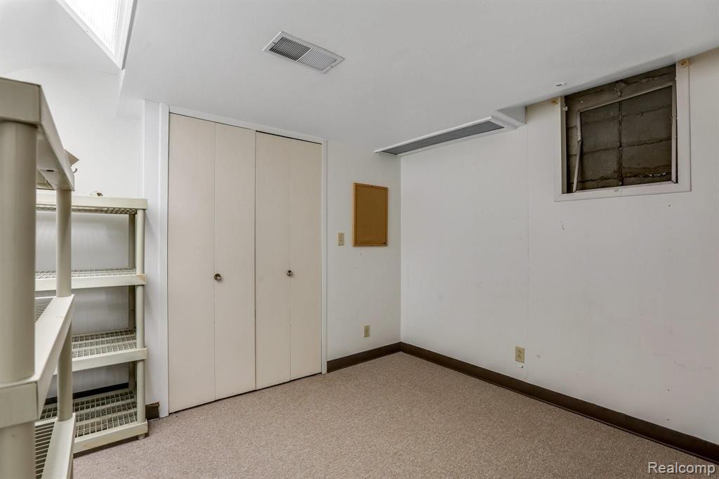 25304 Farmington Road Farmington Hills, MI 48336 - Photo 45 of 62