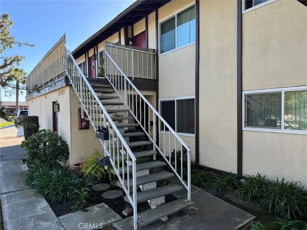 $2,100,000 | 16932 Lilac Lane, Huntington Beach, CA 92647