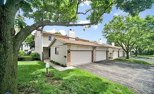 $3,695 | 878 Swan Lane, Unit 878, Deerfield, IL 60015