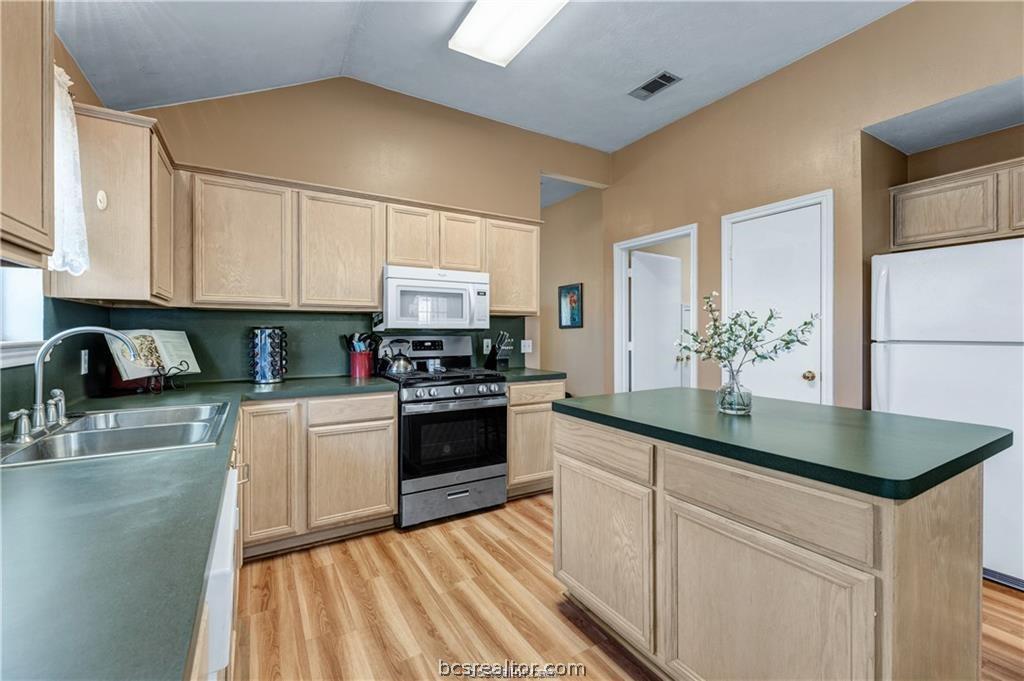 807 Azalea Court College Station, TX 77840 - Photo 9 of 23