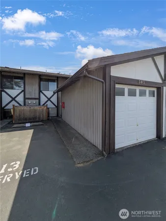 $395,000 | 317 Southwest 112th Street, Unit 303, Seattle, WA 98146