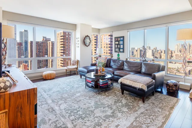 $1,750,000 | 350 West 42nd Street, Unit 34B | Hell's Kitchen