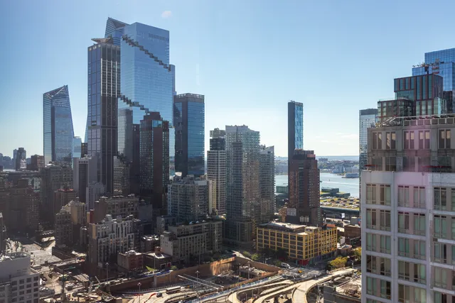 $1,750,000 | 350 West 42nd Street, Unit 34B | Hell's Kitchen