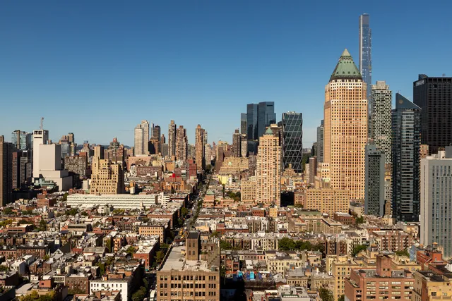 $1,750,000 | 350 West 42nd Street, Unit 34B | Hell's Kitchen