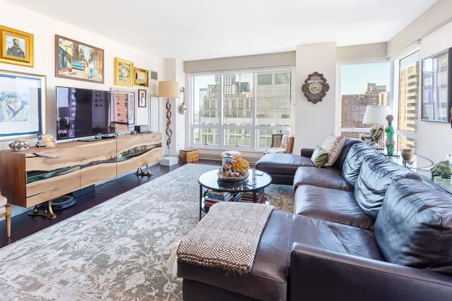 $1,750,000 | 350 West 42nd Street, Unit 34B | Hell's Kitchen