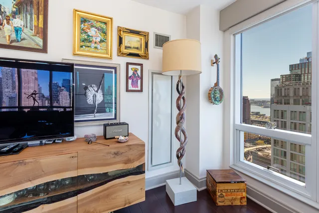 $1,750,000 | 350 West 42nd Street, Unit 34B | Hell's Kitchen