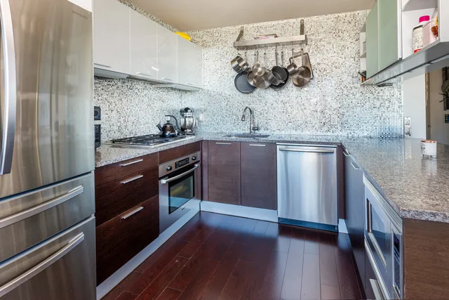 $1,750,000 | 350 West 42nd Street, Unit 34B | Hell's Kitchen