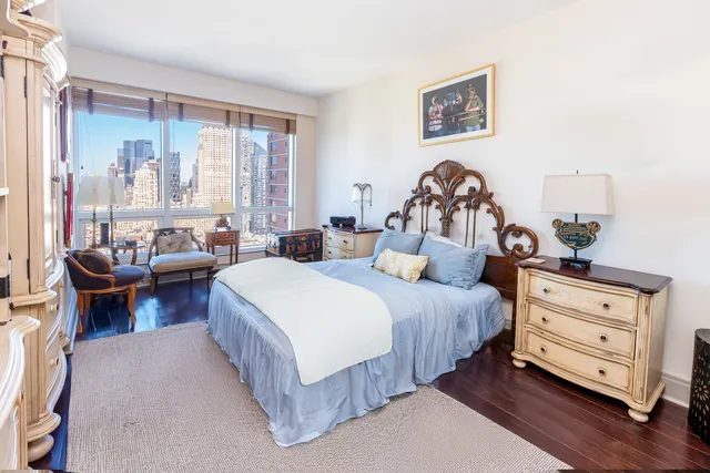 $1,750,000 | 350 West 42nd Street, Unit 34B | Hell's Kitchen