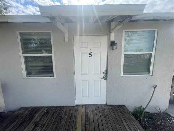 $1,350 | 5475 42nd Street North, Unit 5, St. Petersburg, FL 33714