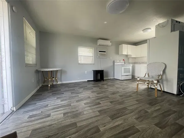 $1,350 | 5475 42nd Street North, Unit 5, St. Petersburg, FL 33714