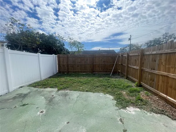 $1,350 | 5475 42nd Street North, Unit 5, St. Petersburg, FL 33714