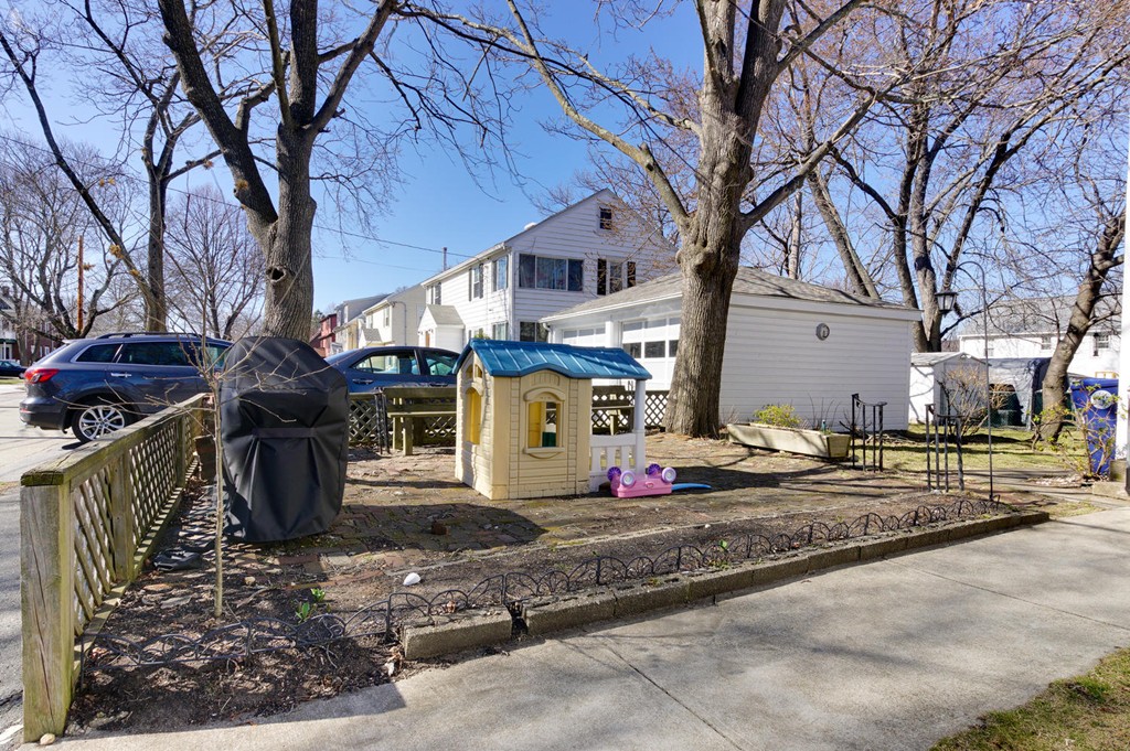 133 Parmenter Road, Unit 133 Newton, MA 02465 - Photo 22 of 24 Gallery Image 22