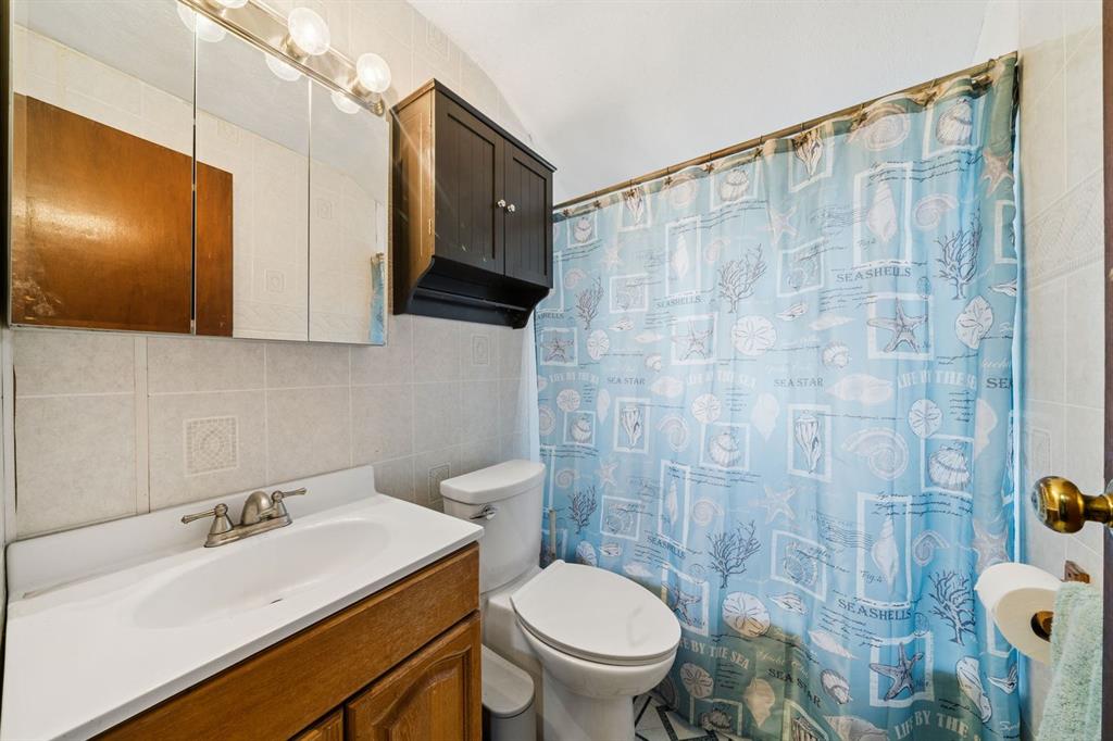 2000 Lafayette Street Pittsburgh, PA 15218 - Photo 20 of 30 Bathroom