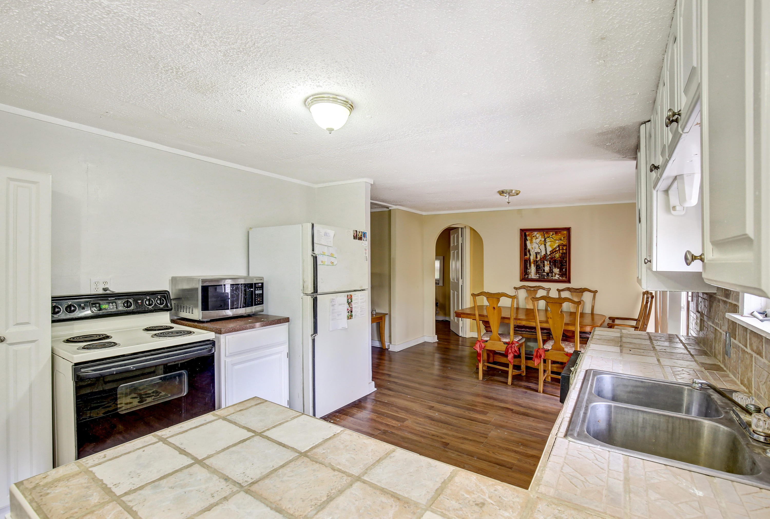2285 D Road Loxahatchee Groves, FL 33470 - Photo 6 of 32 Kitchen