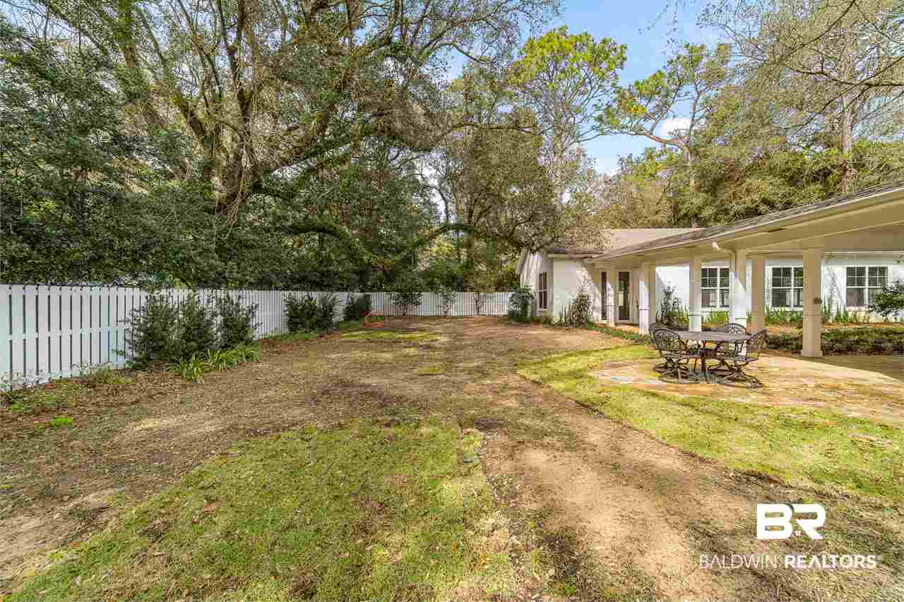 14143 Oak Street Magnolia Springs, AL 36555 - Photo 34 of 45 Painted White Fence
