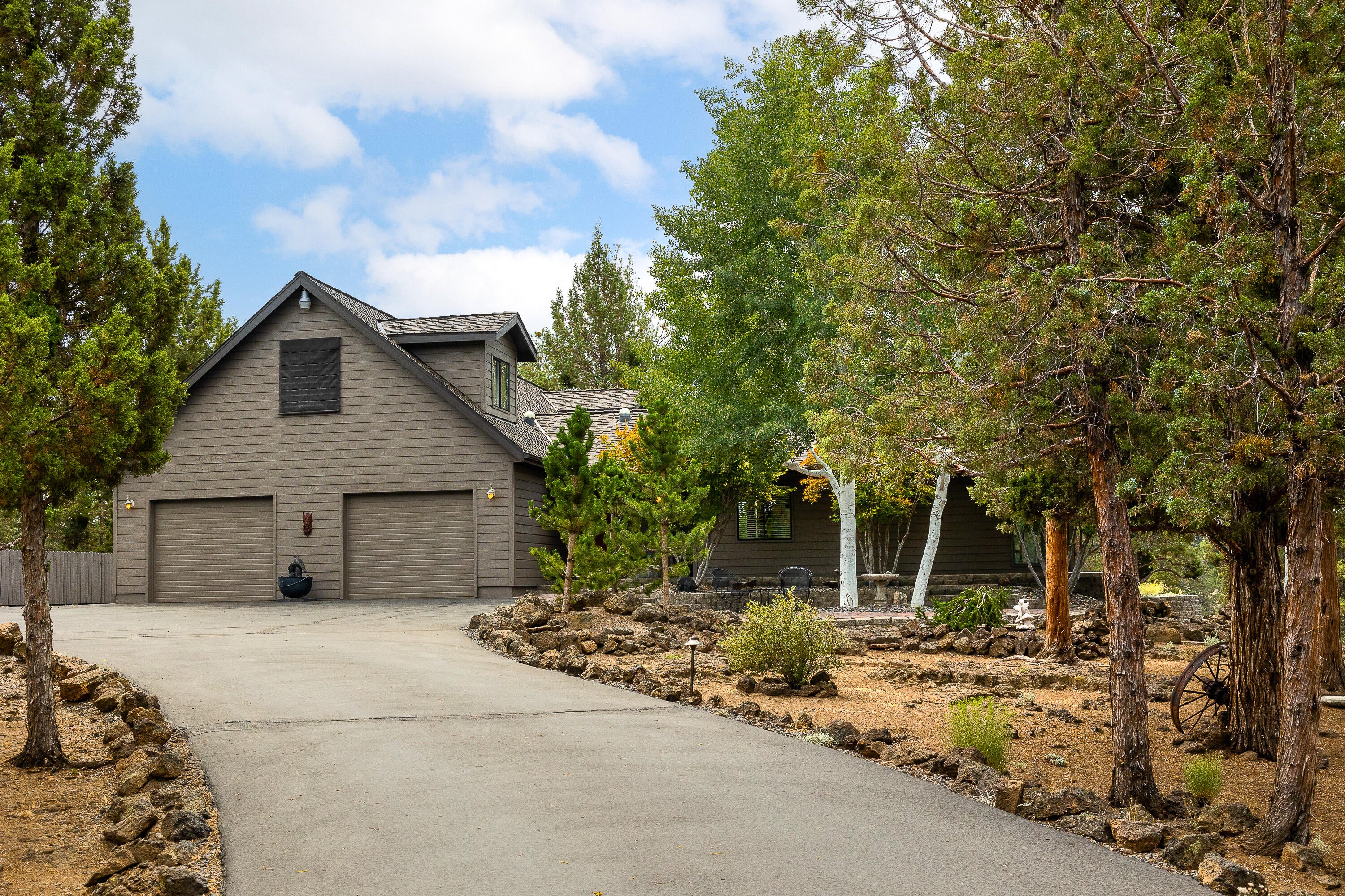 64355 Crosswinds Road Bend, OR 97703 - Photo 8 of 54 64355 Crosswinds Rd 4 of 49