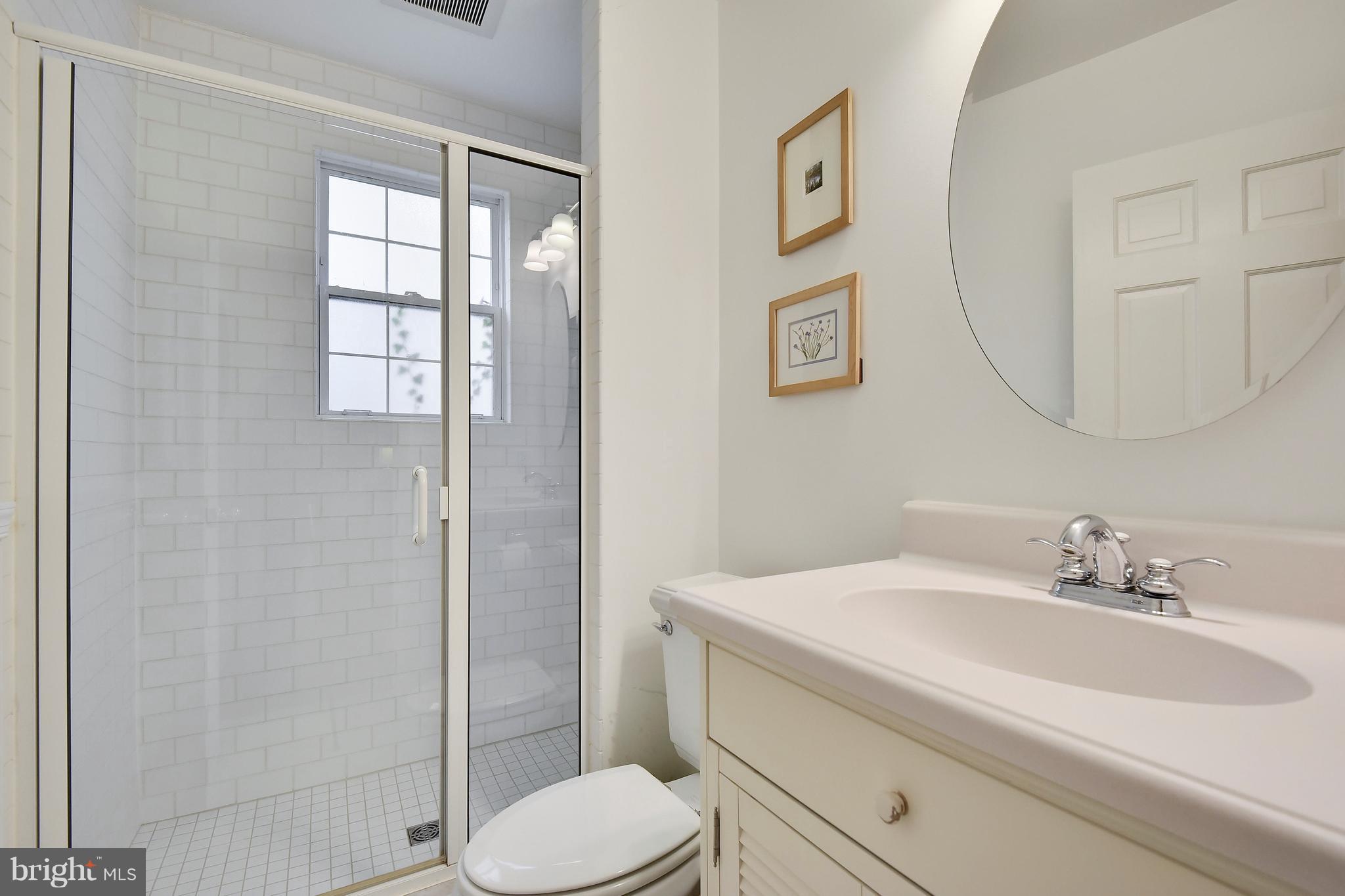 807 Chumleigh Road Baltimore, MD 21212 - Photo 13 of 33 First-floor Bath