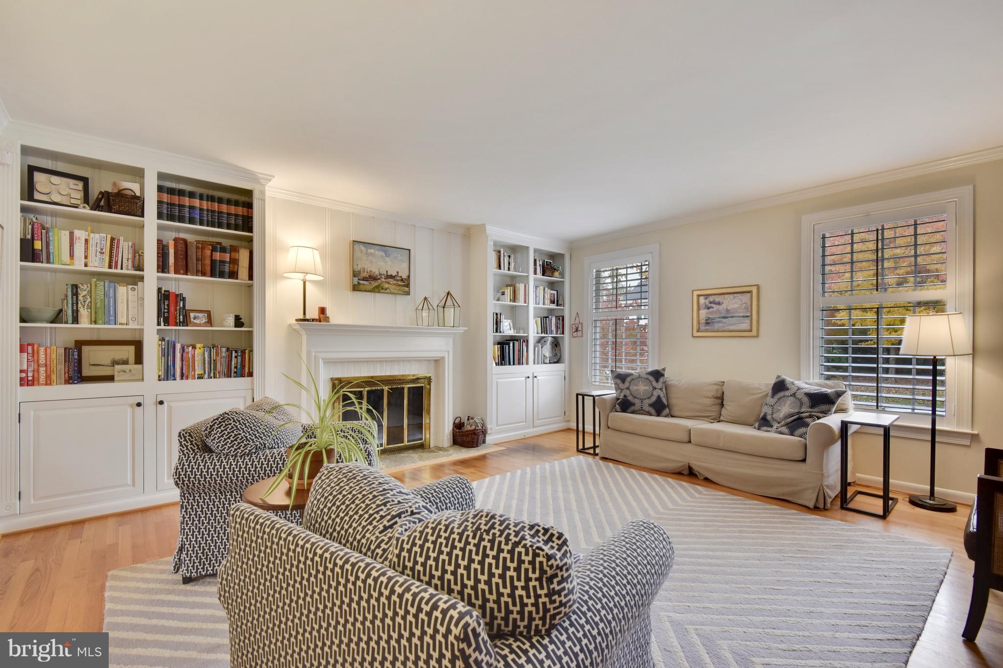 807 Chumleigh Road Baltimore, MD 21212 - Photo 3 of 33 Living Room