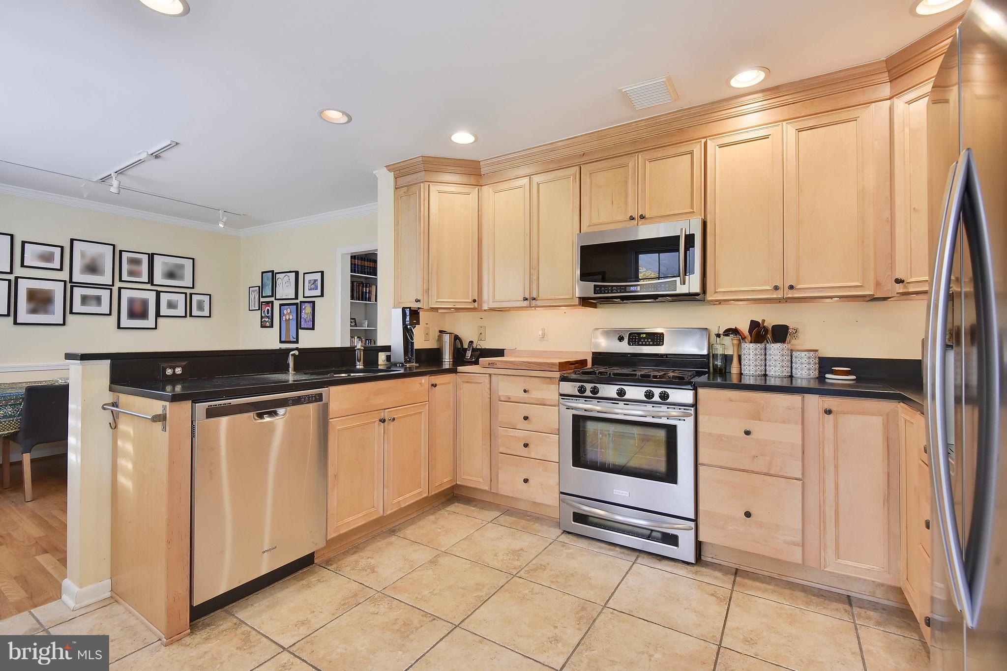 807 Chumleigh Road Baltimore, MD 21212 - Photo 8 of 33 Kitchen