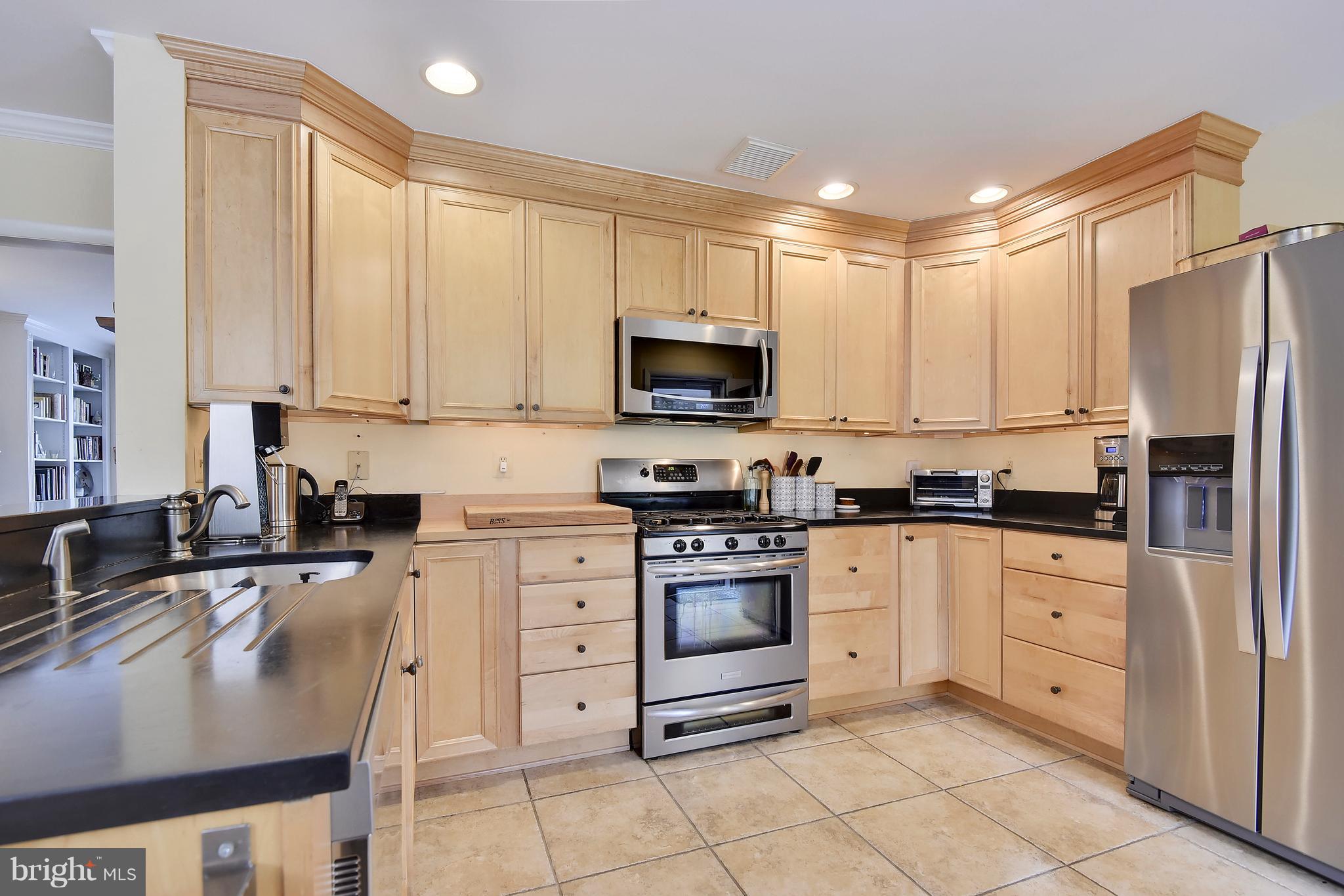 807 Chumleigh Road Baltimore, MD 21212 - Photo 9 of 33 Kitchen