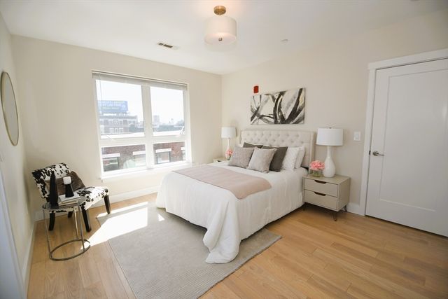 $1,355,000 | 1975 Massachusetts Avenue, Unit 306, Cambridge, MA 02140