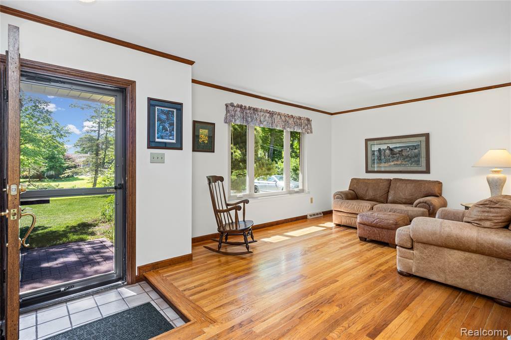 760 Waterbury Road Highland, MI 48356 - Photo 9 of 62