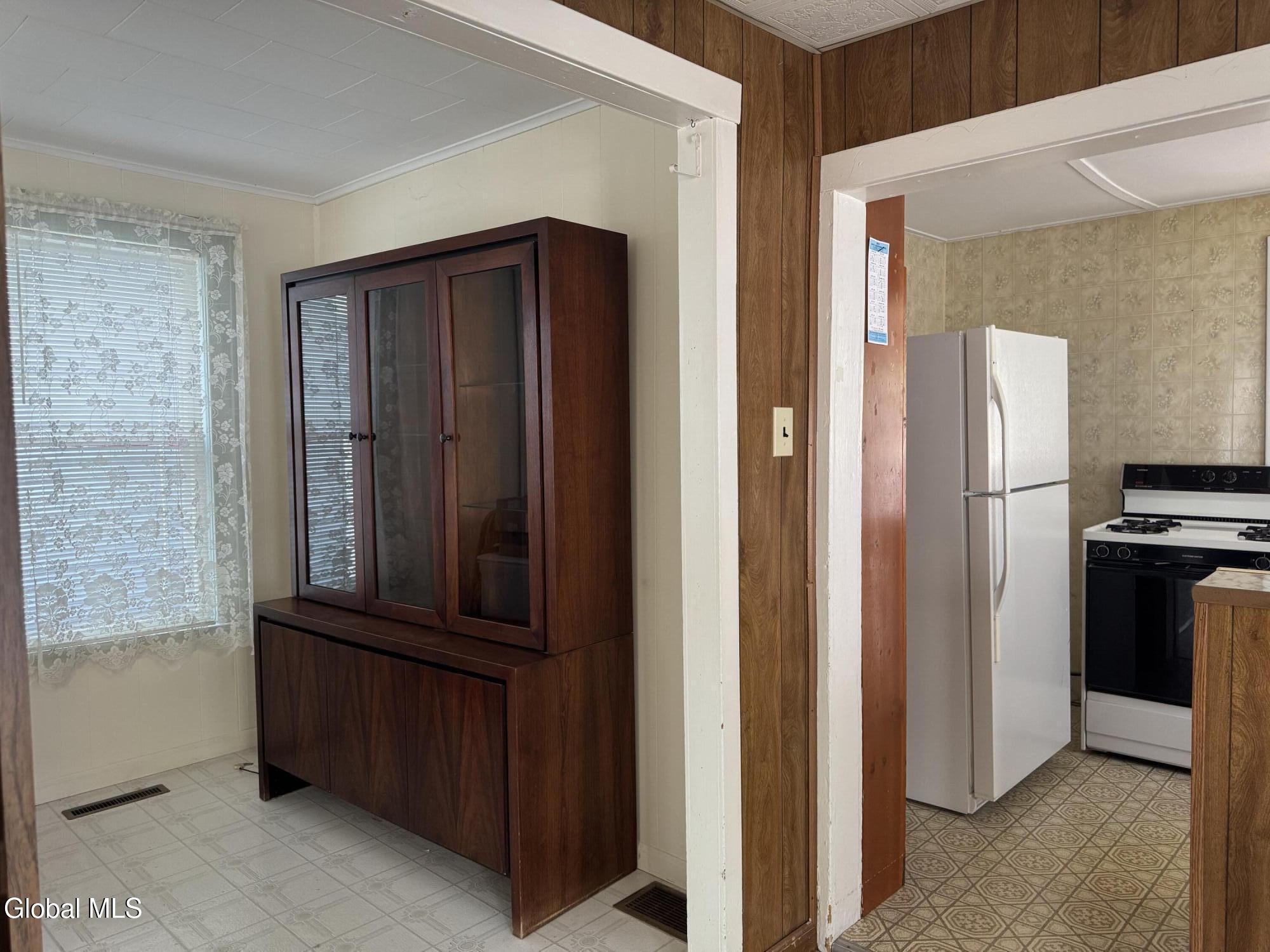 35 Cornell Street Schenectady, NY 12304 - Photo 12 of 18 14