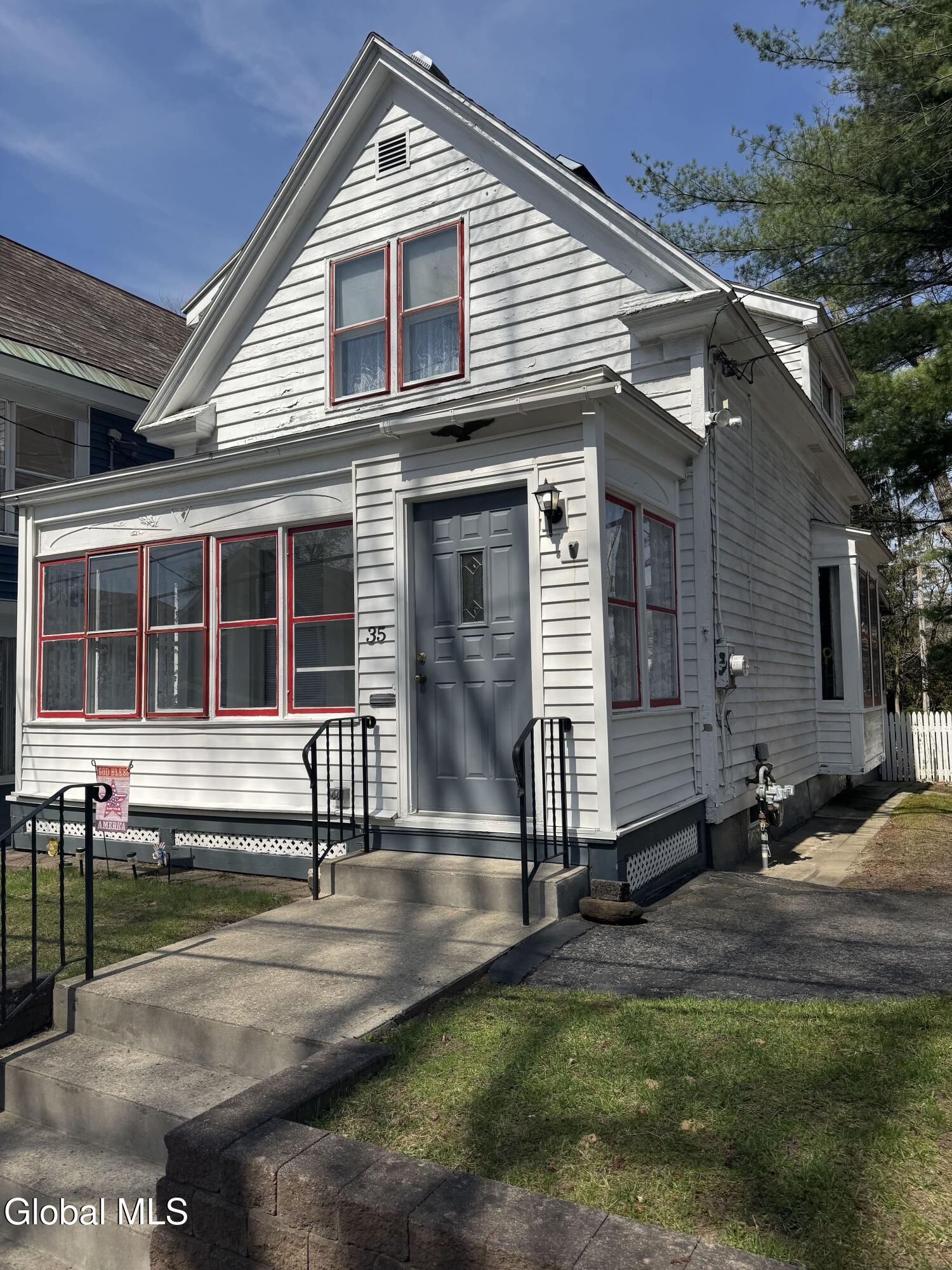 35 Cornell Street Schenectady, NY 12304 - Photo 2 of 18 2