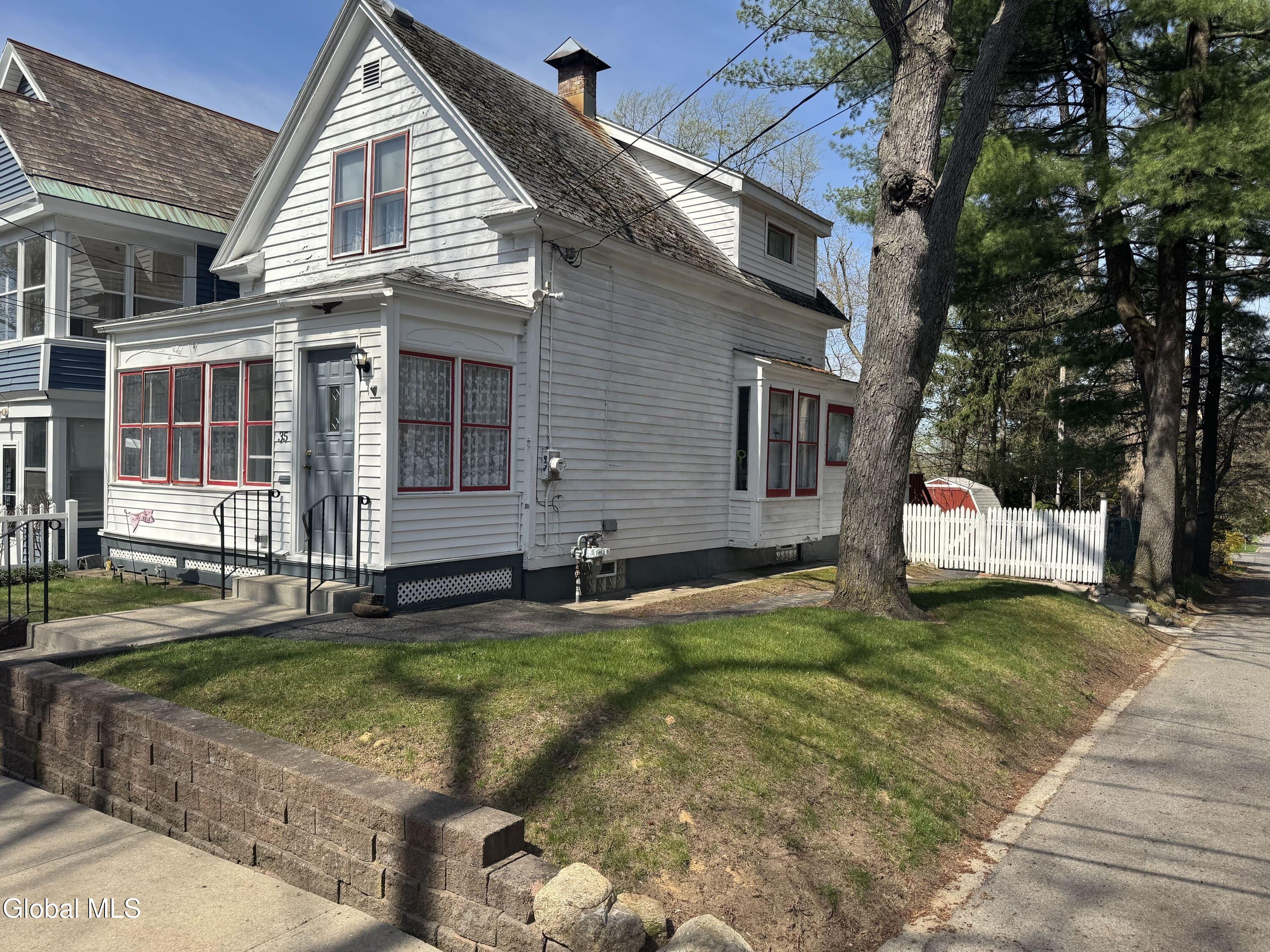 35 Cornell Street Schenectady, NY 12304 - Photo 4 of 18 4