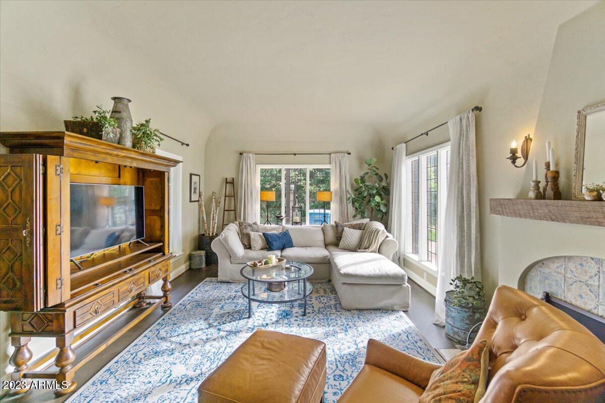 514 West Palm Lane Phoenix, AZ 85003 - Photo 10 of 36 Living Room III