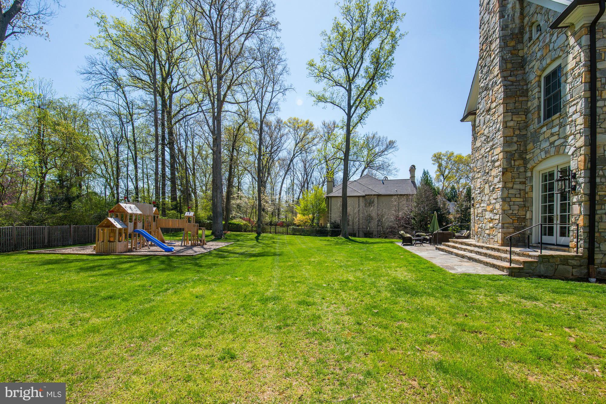9101 Burning Tree Road Bethesda, MD 20817 - Photo 25 of 25 Exterior (Rear)