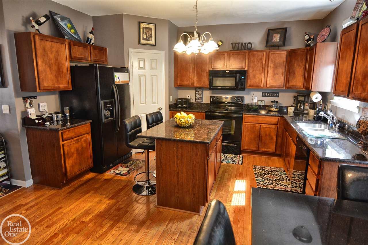 47883 Gloede Road Macomb, MI 48044 - Photo 8 of 38 31324759-7.JPG