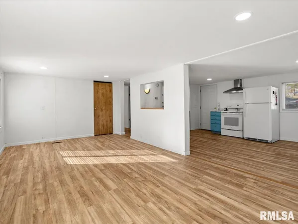 $299,000 | 1515 Lake Shore Drive South, Goreville, IL 62939