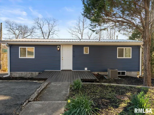 $299,000 | 1515 Lake Shore Drive South, Goreville, IL 62939