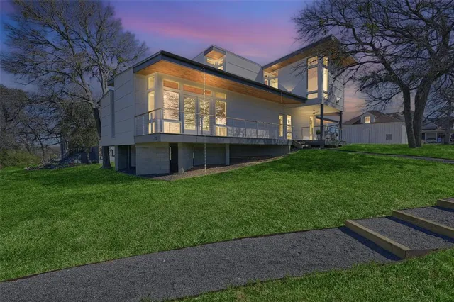 a view of a house with a backyard