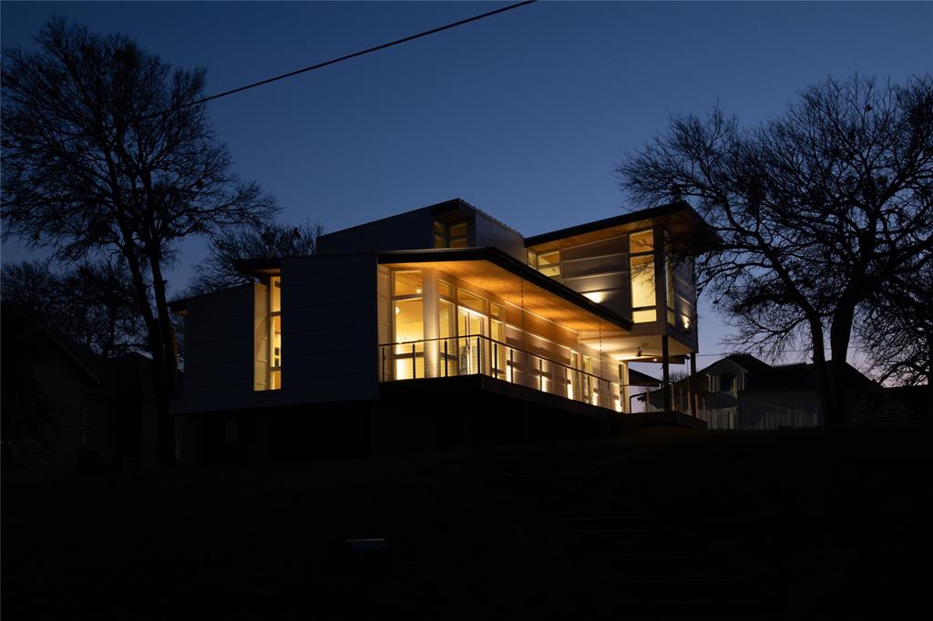 715 North Elm Street Sherman, TX 75090 - Photo 5 of 39 a view of a house with a street