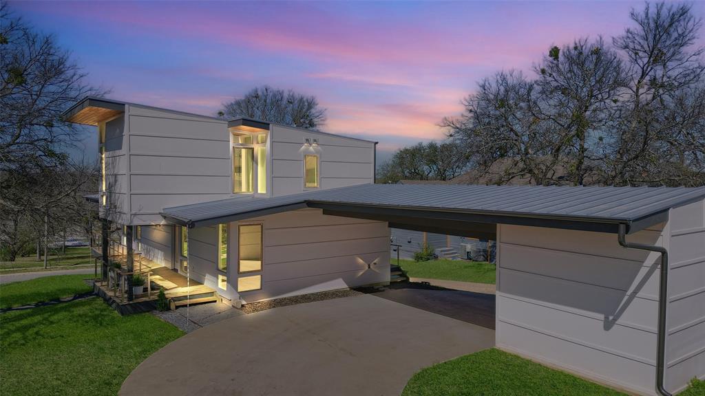 715 North Elm Street Sherman, TX 75090 - Photo 7 of 39 a front view of a house with a yard