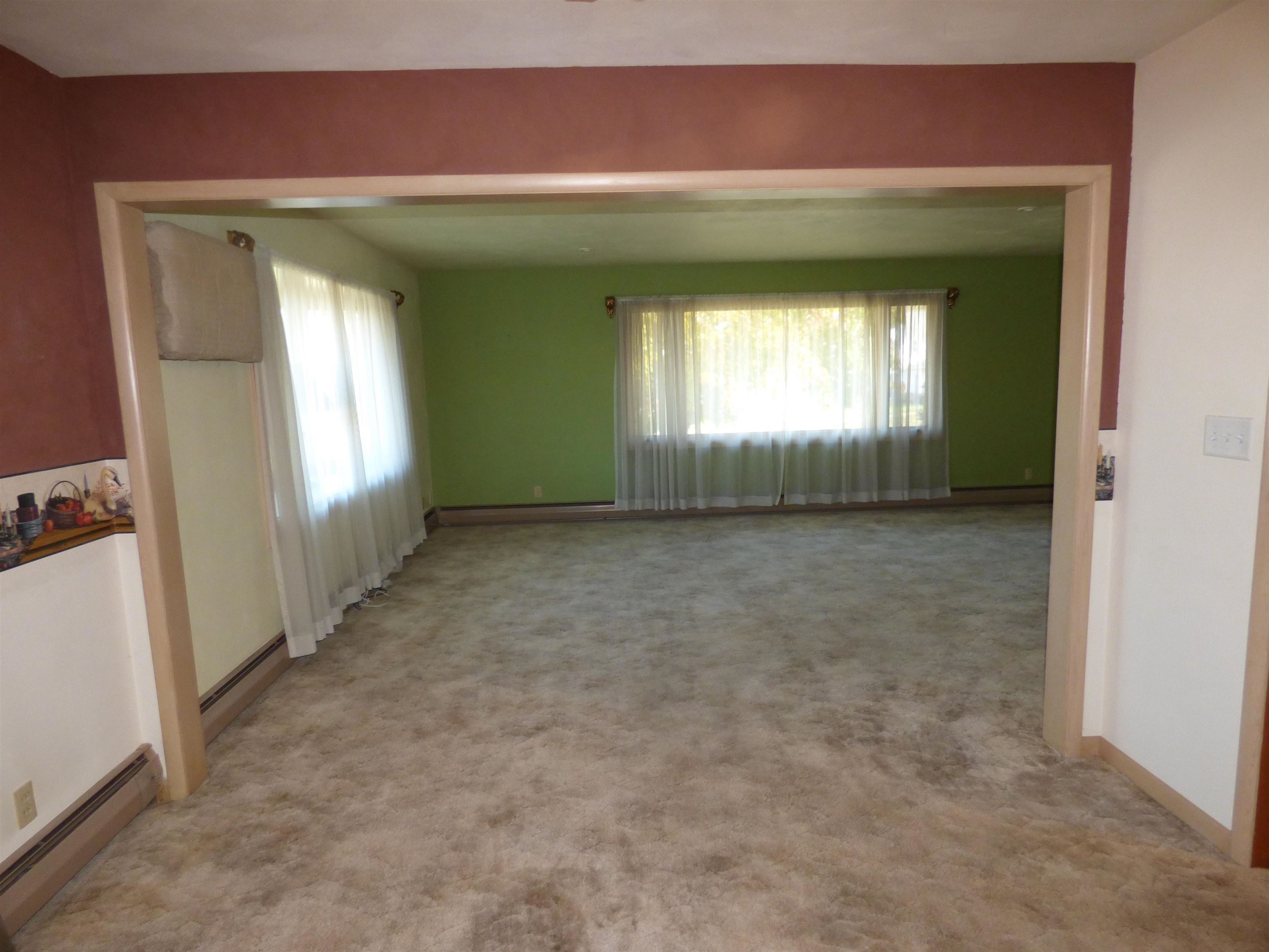 314 South Main Street Elizabeth, IL 61028 - Photo 11 of 43 a view of livingroom with window