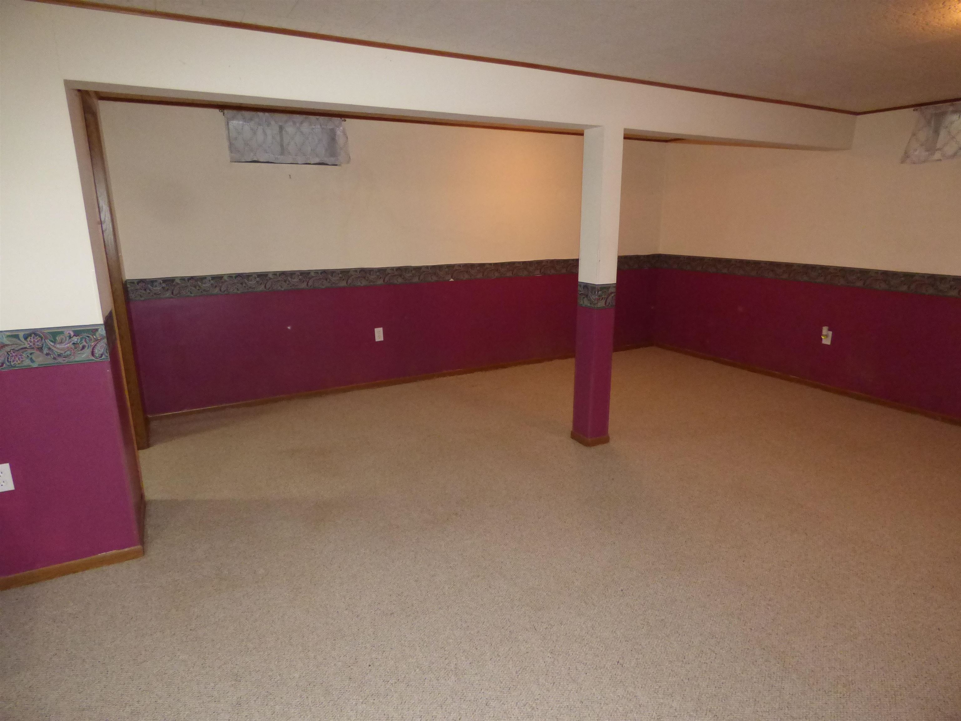 314 South Main Street Elizabeth, IL 61028 - Photo 21 of 43 a view of an empty room