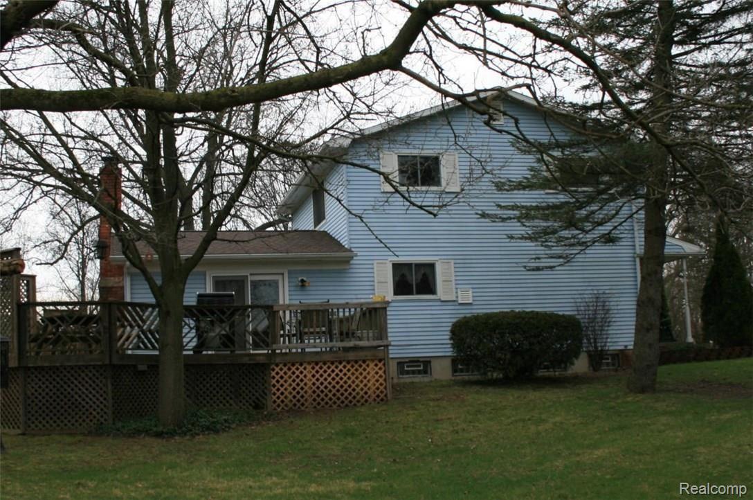 9663 Peer Road South Lyon, MI 48178 - Photo 4 of 18 4 deck.jpg