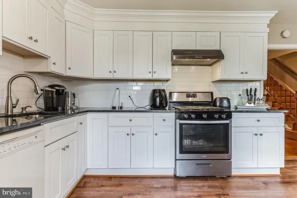 $3,250 | 4926 Carriagepark Road, Fairfax, VA 22032