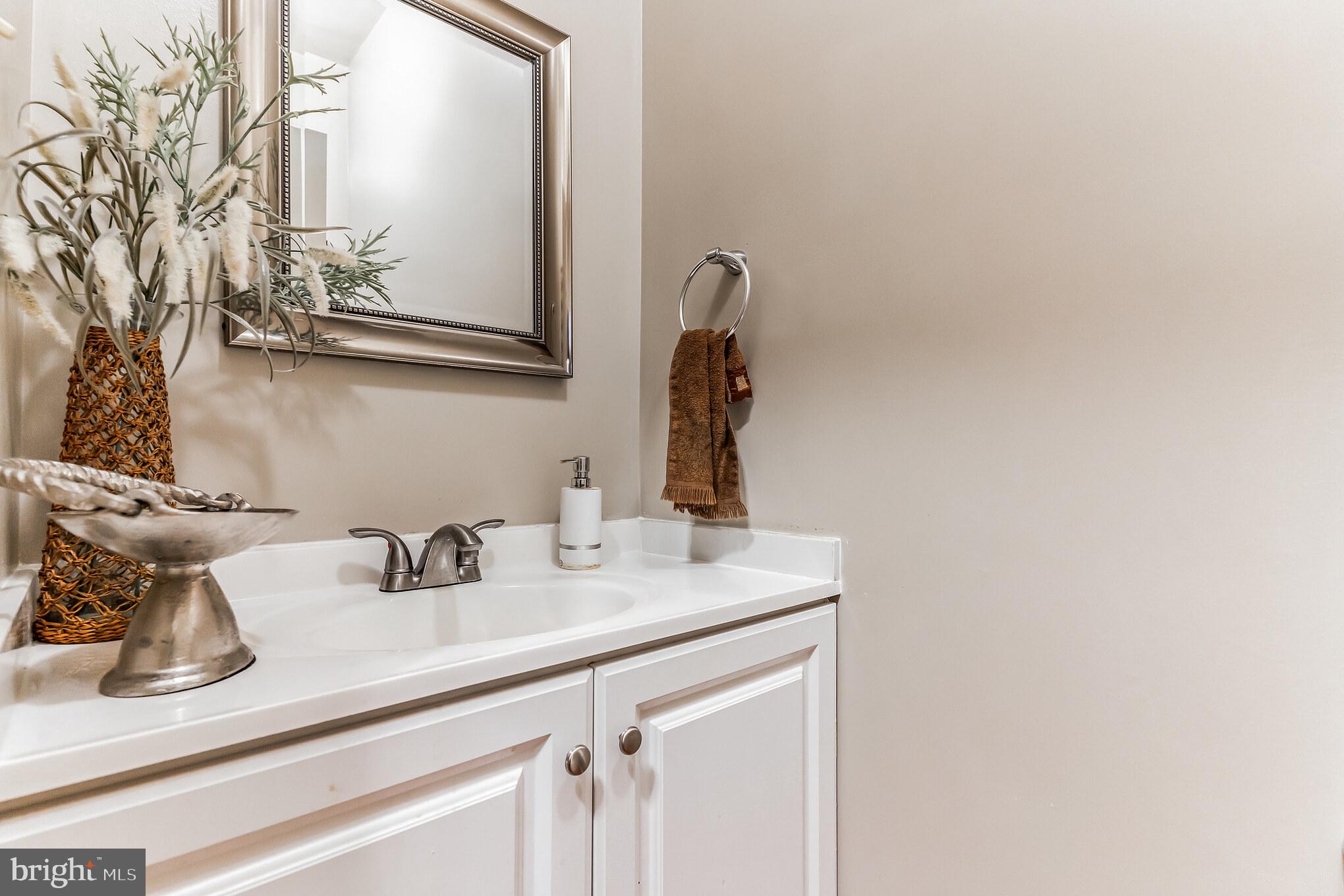 4926 Carriagepark Road Fairfax, VA 22032 - Photo 16 of 34 a bathroom with a sink and a mirror
