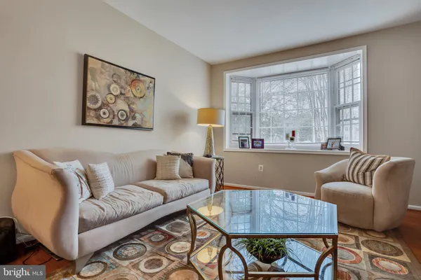 $3,250 | 4926 Carriagepark Road, Fairfax, VA 22032